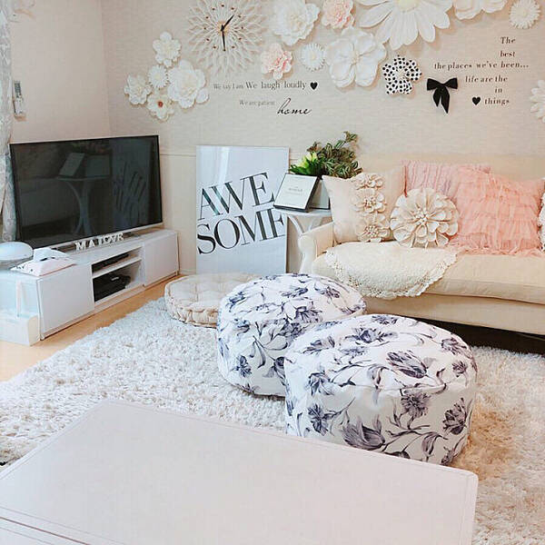 リビングに華やかさを添える ナチュラルでモダンな花柄の取り入れ方 21年9月25日 エキサイトニュース