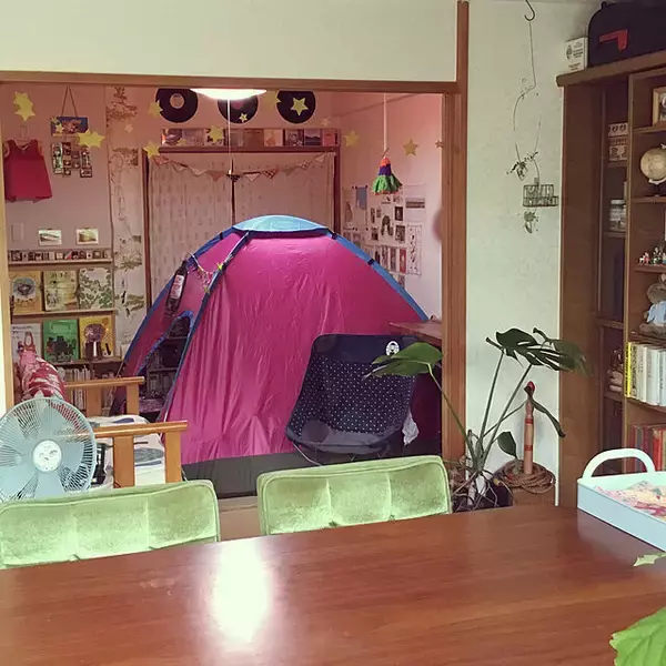 「出かけなくてもアウトドア気分♪おうちキャンプの実例10選」の画像