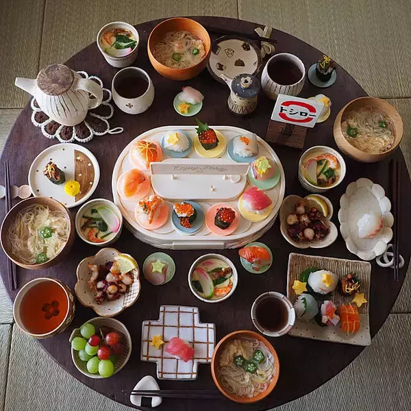 「おうちごはんを楽しむ♪流しそうめんや回転寿司を楽しむ方法と収納アイデア」の画像