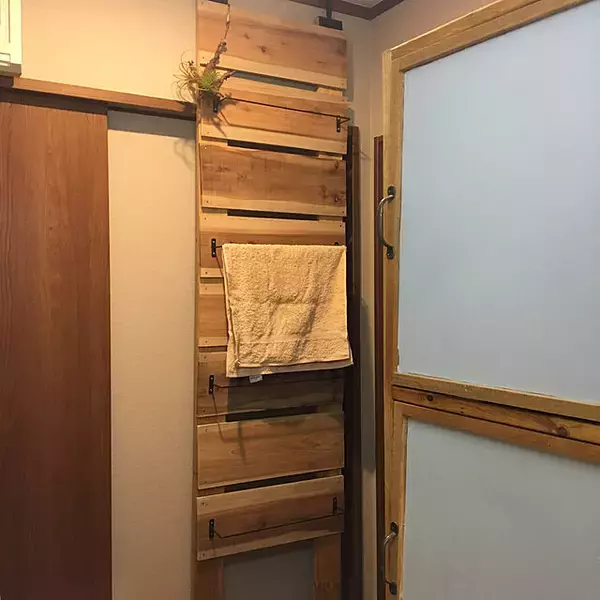「3つのタイプ別に見る☆使いやすくを叶えるタオル掛けのDIY実例」の画像
