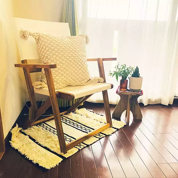 「ナチュラルに仕上がるおすすめアイテム♡アウトドアチェアのあるお部屋」の画像