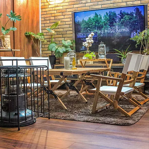 「ナチュラルに仕上がるおすすめアイテム♡アウトドアチェアのあるお部屋」の画像