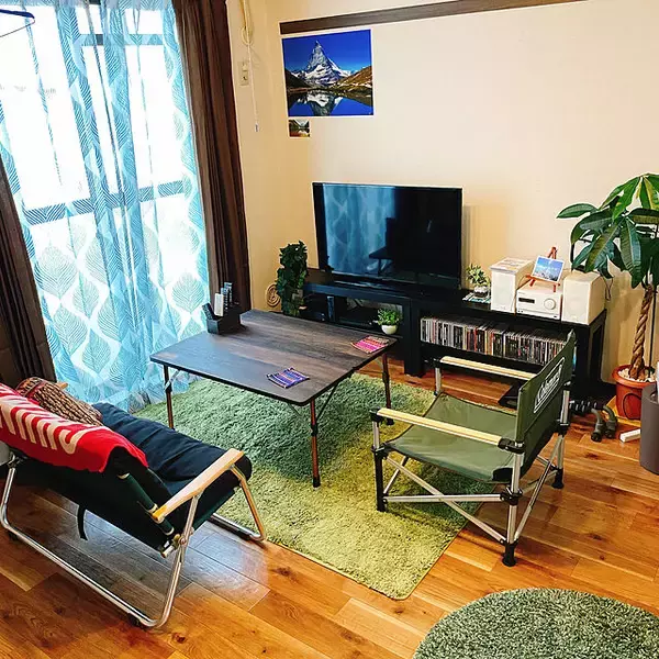 「ナチュラルに仕上がるおすすめアイテム♡アウトドアチェアのあるお部屋」の画像