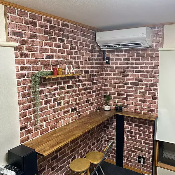 「お部屋の印象を変えたいときにおすすめ！セリアアイテムで壁をディスプレイ」の画像