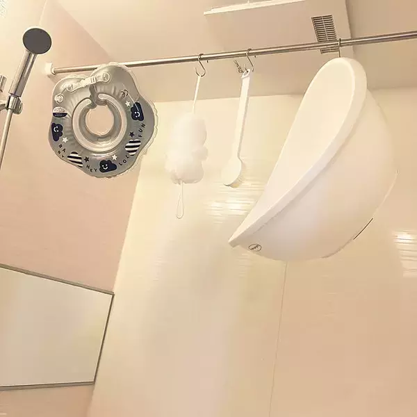 「衛生面も使い勝手もばっちり☆吊るす収納でお風呂はもっと快適に」の画像