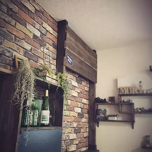 「貼って塗ってイメージチェンジ！いろいろな壁のDIY実例10選」の画像