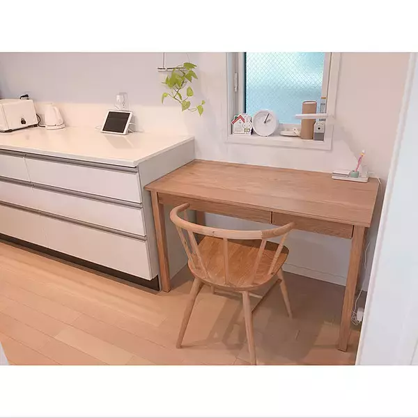 「子ども部屋にもワークスペースにも☆長く使える無印良品の木製デスク」の画像