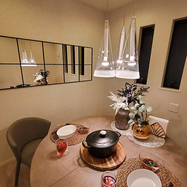 インテリアを明るく印象的に変えてくれる☆壁掛けミラーのあるお部屋