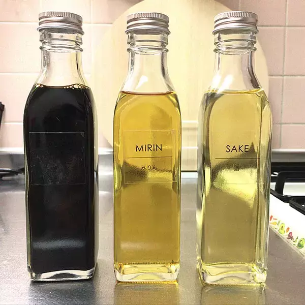 「高見えデザインと使い勝手のよさに感動！セリアの優秀な調味料ケース」の画像