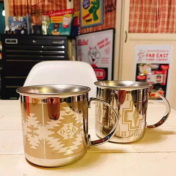 「鮮やかなネイティブ柄をインテリアに☆ペンドルトンのある魅力的なお部屋」の画像