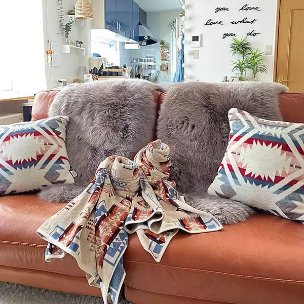 「鮮やかなネイティブ柄をインテリアに☆ペンドルトンのある魅力的なお部屋」の画像