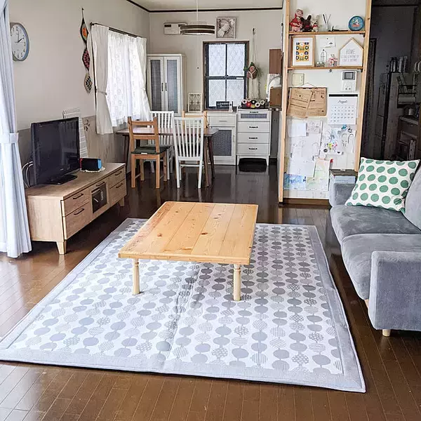 「敷くだけでお部屋の印象チェンジ☆しまむらのラグ特集」の画像