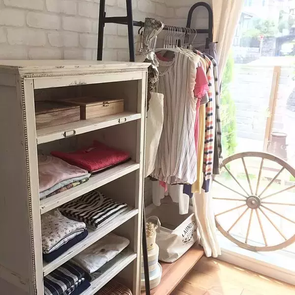 「Tシャツ好きさん必見です☆整理整頓がうまくいくTシャツ収納のコツ」の画像