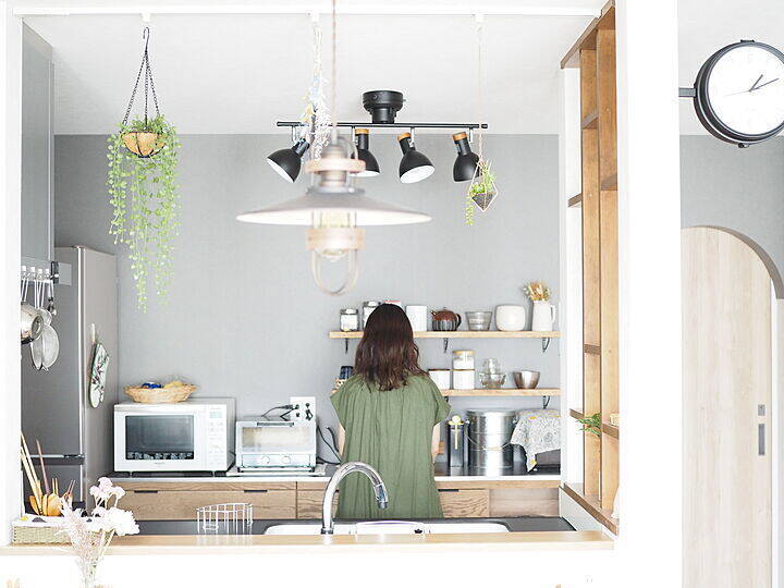 「眺めも使い勝手も整う、ヴィンテージ×北欧のカフェ感キッチン」 by mi___yuさん