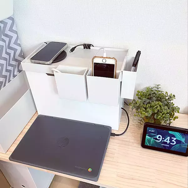 「使いやすさも見た目もワンランクアップする！充電器置き場を整えるコツ」の画像