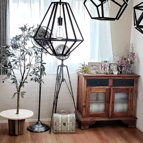 「和にも洋にも合わせたくなる◎重厚な魅力がある土壁のお部屋」の画像