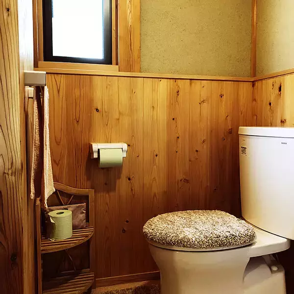 「和にも洋にも合わせたくなる◎重厚な魅力がある土壁のお部屋」の画像