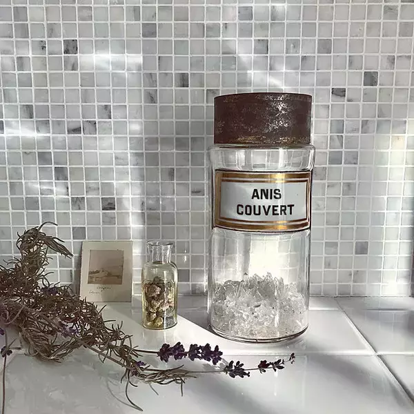 「美しさも面白さも楽しめる！鉱物があるお部屋の実例10選」の画像