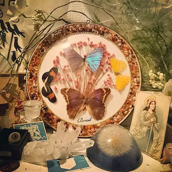 「美しさも面白さも楽しめる！鉱物があるお部屋の実例10選」の画像