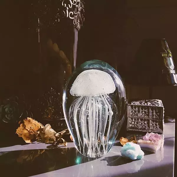 「美しさも面白さも楽しめる！鉱物があるお部屋の実例10選」の画像