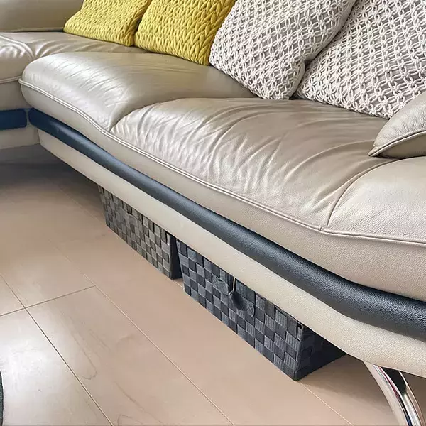 「もっと快適なスペースに♪ソファまわりを充実させるダイソーのアイテム」の画像