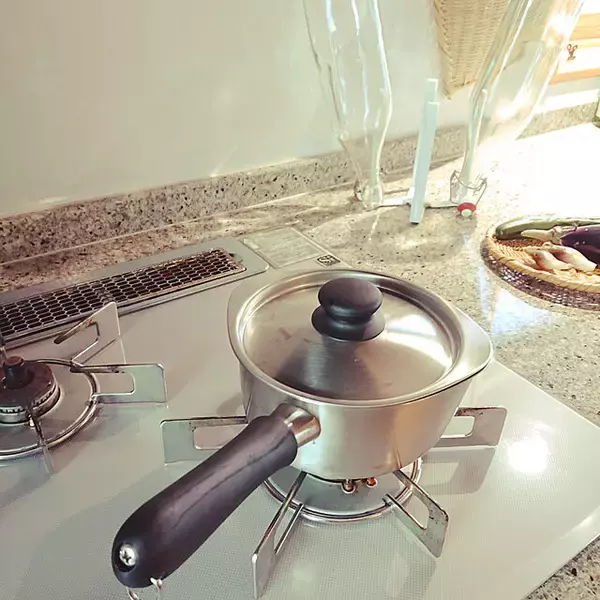 「かわいらしくて使い勝手もバツグン！キッチンに置きたいミルクパン10選」の画像