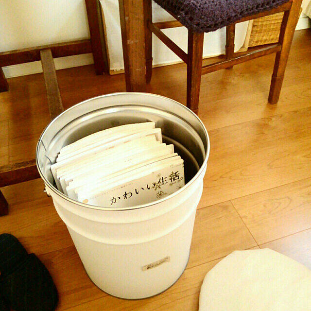 隠すor見せる？納得の指定席を作って整理整頓☆雑誌収納のアイデア集