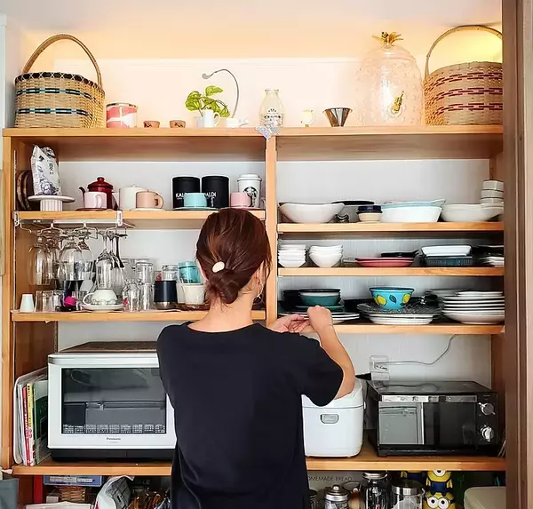 「「全面扉で生活感を隠す！白く明るい空間に溶け込むキッチン」 by hiromimimiさん」の画像