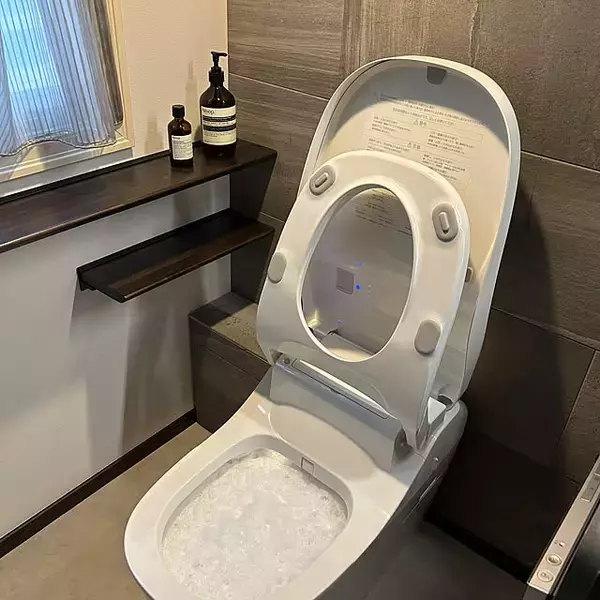 「いつも清潔に気持ちよく使える♪トイレ掃除のおすすめアイデア10選」の画像
