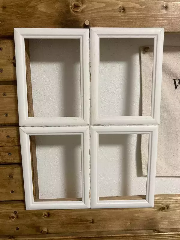 「「グルーガンで接着するだけでいい！超簡単な窓枠風のつくり方」 by anko.hibuさん」の画像