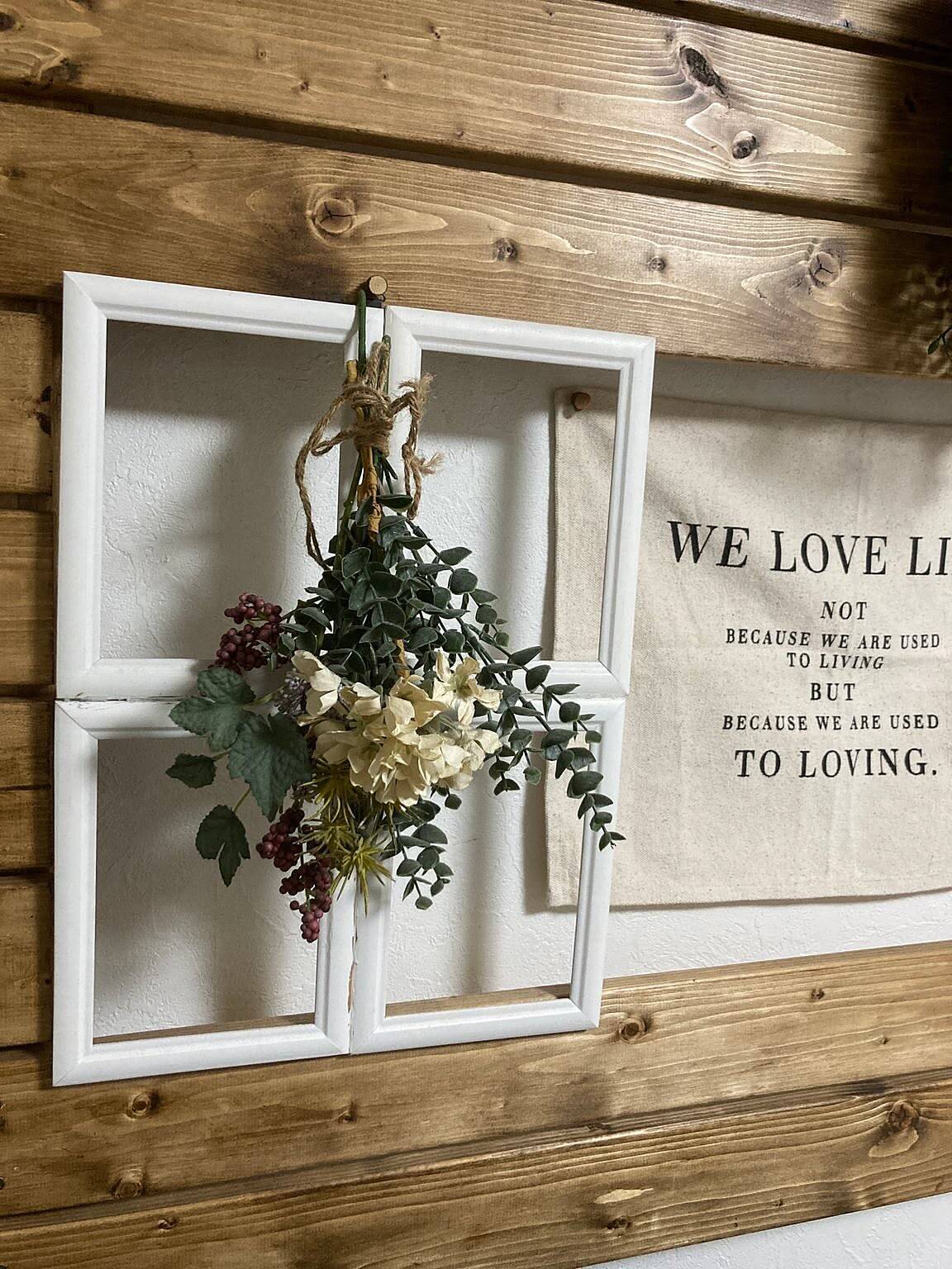 「グルーガンで接着するだけでいい！超簡単な窓枠風のつくり方」 by anko.hibuさん