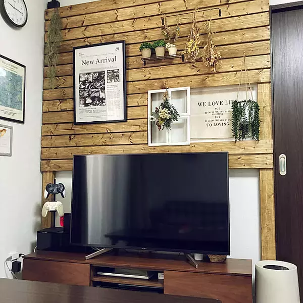 「「グルーガンで接着するだけでいい！超簡単な窓枠風のつくり方」 by anko.hibuさん」の画像