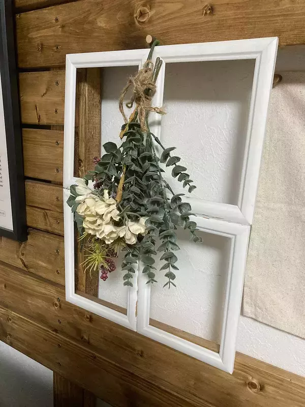 「「グルーガンで接着するだけでいい！超簡単な窓枠風のつくり方」 by anko.hibuさん」の画像