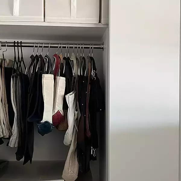 「収納にも洗濯干しにもシンプルだから使いやすい！無印良品のハンガーで暮らしを整える」の画像