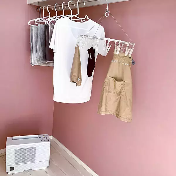 「収納にも洗濯干しにもシンプルだから使いやすい！無印良品のハンガーで暮らしを整える」の画像