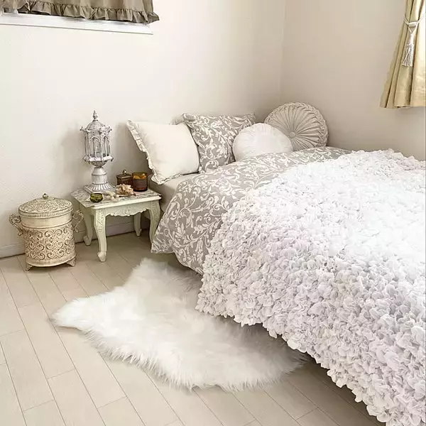 「季節の変わり目や気分転換におすすめ♪セリアのクッションカバーで楽しむ模様替えの実例6選」の画像