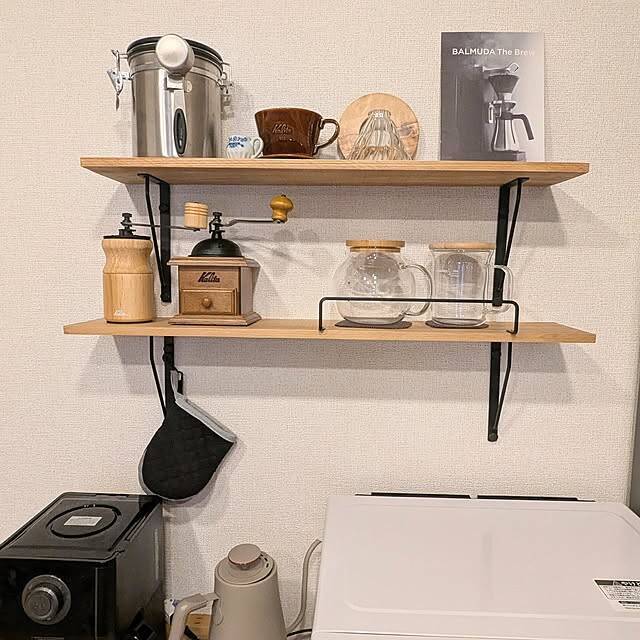 コーヒータイムがもっと充実する！実用的でディスプレイにもなる、コーヒーグッズの収納アイデア10選