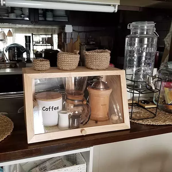 「コーヒータイムがもっと充実する！実用的でディスプレイにもなる、コーヒーグッズの収納アイデア10選」の画像