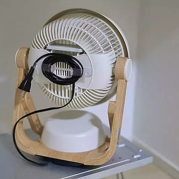 掛ける収納の定位置づくりに！マグネットやS字、ドアフックなど暮らしが整う100均フック6選