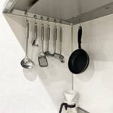 「掛ける収納の定位置づくりに！マグネットやS字、ドアフックなど暮らしが整う100均フック6選」の画像3