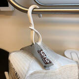 「掛ける収納の定位置づくりに！マグネットやS字、ドアフックなど暮らしが整う100均フック6選」の画像6