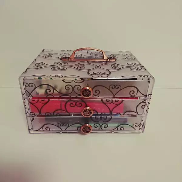 「見つけたら即買いしたい！魅力たっぷりなダイソーの3段引き出しケースの活用アイディア」の画像