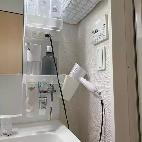 「もう置き場所に困らない♪ドライヤー収納のアイデア実例10選」の画像