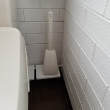 ミニマルで見た目がすっきり！使いやすいトイレブラシの置き方アイデア6選