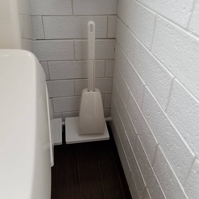 ミニマルで見た目がすっきり！使いやすいトイレブラシの置き方アイデア6選