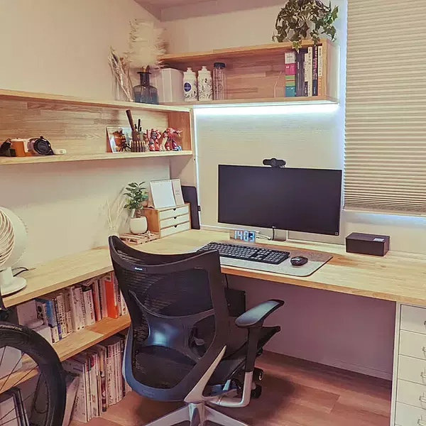 「スッキリまとめて集中力をアップさせる。デスク周りの収納実例集」の画像