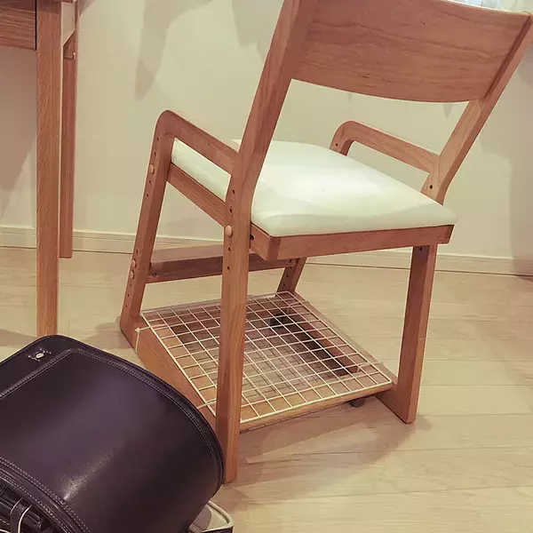 「もう置き場所で悩まない！DIYで解決、使いやすいランドセル置き場」の画像