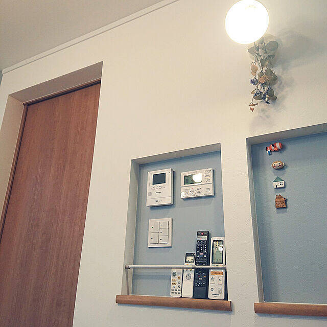 【RoomClipが選んだ厳選3選】「リモコンの置き場所」がテーマの素敵な投稿実例