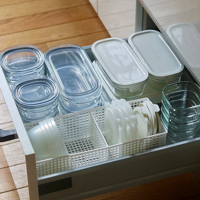 これで出し入れしやすくなる！かさばるタッパーや保存容器の収納アイデア10選