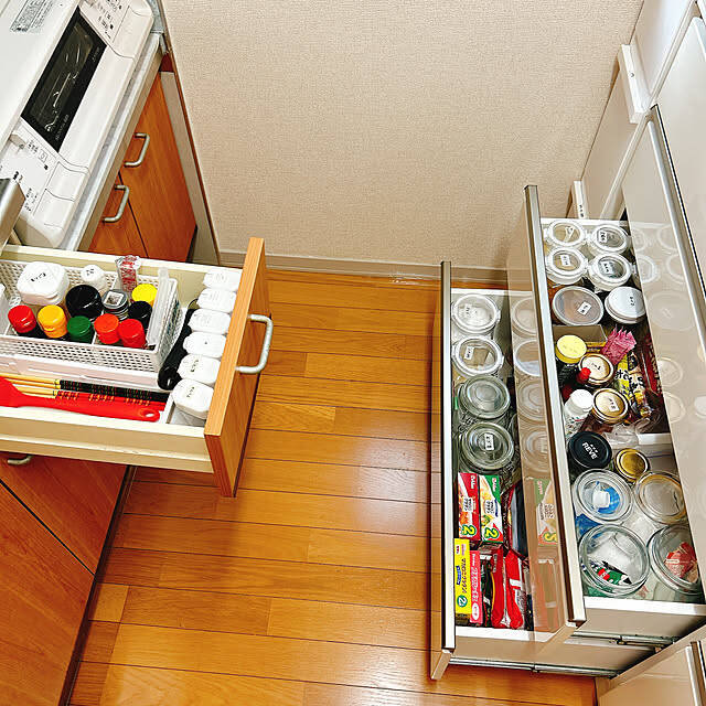 出し入れがラクで見た目も整う！オープン収納や隠す収納でつくる、調味料収納のアイデア6選
